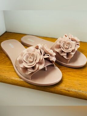Melissa Women's Slide Sandals with Floral Appliqué in Blush. US8. Made in Brazil